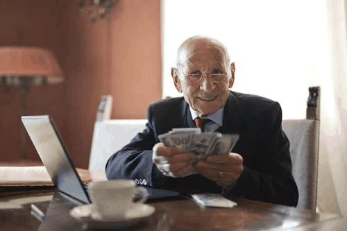 How to Manage Your Finances in Retirement