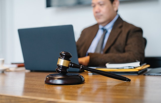 From Contracts to Court When You Should Consider Hiring a Lawyer
