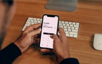 The Pros & Cons Of Using Personal Finance Apps To Manage Your Wealth